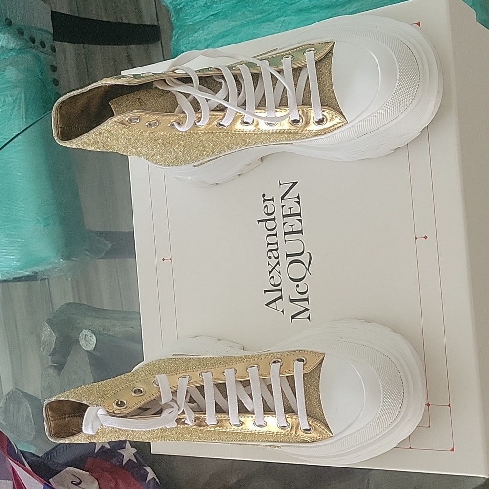 Alexander McQueen sneakers authentic size 8